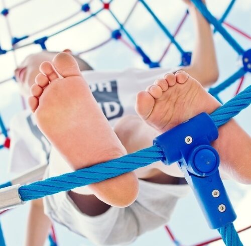 Wady postawy stóp u dzieci – nie zwlekaj z wizytą u lekarza ortopedy